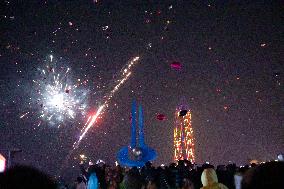 People Gather To Welcome The New Year in Jinan