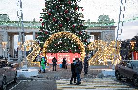 RUSSIA-MOSCOW-NEW YEAR-DECORATION