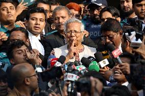 Bangladeshi Nobel laureate Muhammad Yunus appears at Dhaka court