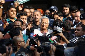 Bangladeshi Nobel laureate Muhammad Yunus appears at Dhaka court