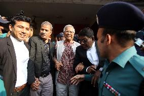 Bangladeshi Nobel laureate Muhammad Yunus appears at Dhaka court