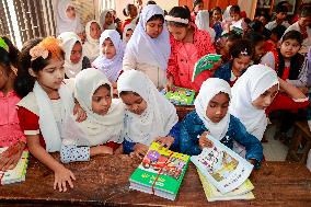 Schoolgoers get new textbooks in Bangladesh