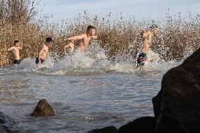 HUNGARY-SZIGLIGET-NEW YEAR SPLASH