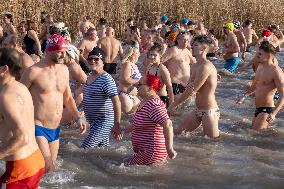 HUNGARY-SZIGLIGET-NEW YEAR SPLASH