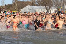 HUNGARY-SZIGLIGET-NEW YEAR SPLASH