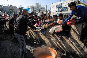 MIDEAST-GAZA-RAFAH-ISRAEL-HAMAS CONFLICT-FOOD RELIEF