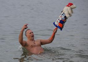 CANADA-VANCOUVER-POLAR BEAR SWIM