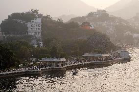 Tourists On The Anasagar Lake - Ajmer