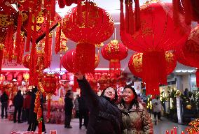 Xinhua Headlines: Robust New Year consumption points to China's economic vitality