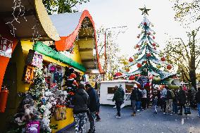 Il Villaggio Delle Meraviglie Christmas Village In Milan