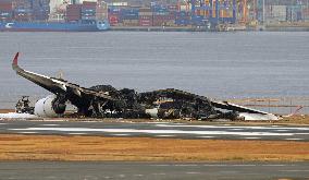 JAL plane fire at Haneda airport