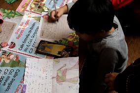 Children Write Their Letters For The Three Wise Men - Mexico City