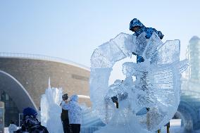 CHINA-HEILONGJIANG-HARBIN-ICE SCULPTURE COMPETITION (CN)