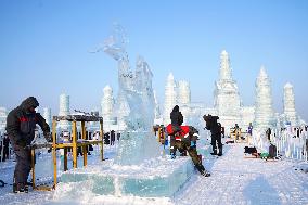 CHINA-HEILONGJIANG-HARBIN-ICE SCULPTURE COMPETITION (CN)