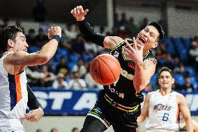 (SP)THE PHILIPPINES-PASIG CITY-BASKETBALL-EAST ASIA SUPER LEAGUE-NEW TAIPEI KINGS VS MERALCO BOLTS