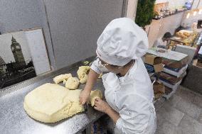Bakeries Expect To Sell 2.8 Million Roscones - Madrid
