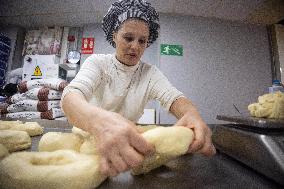 Bakeries Expect To Sell 2.8 Million Roscones - Madrid