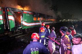 Four Dead And Many Injured After A Train Fire - Bangladesh