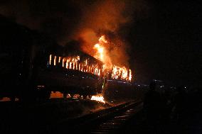 Four Dead And Many Injured After A Train Fire - Bangladesh