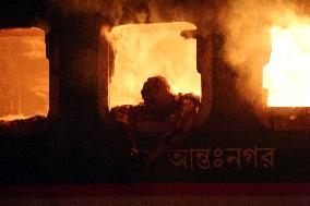 Four Dead And Many Injured After A Train Fire - Bangladesh