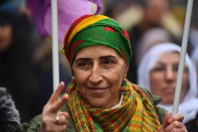 Demonstration in tribute to the Kurds murdered in Paris