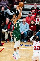 (SP)U.S.-HOUSTON-BASKETBALL-NBA-BUCKS VS ROCKETS