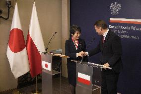 Japan FM Press Conference Warsaw