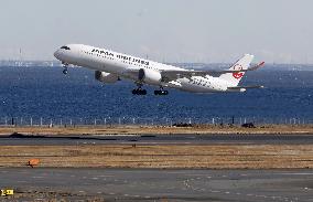 Affected runway reopens at Haneda airport