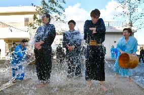 Marital ritual to splash grooms with water