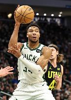 (SP)U.S.-MILWAUKEE-BASKETBALL-NBA-JAZZ VS BUCKS