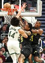 (SP)U.S.-MILWAUKEE-BASKETBALL-NBA-JAZZ VS BUCKS