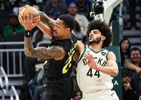 (SP)U.S.-MILWAUKEE-BASKETBALL-NBA-JAZZ VS BUCKS