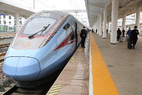 China Railway Implements New Train Operation Charts