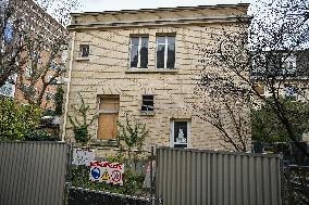 Demolition Of The Pavillon Des Sources Suspended - Paris