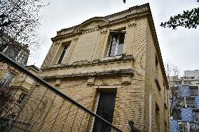 Demolition Of The Pavillon Des Sources Suspended - Paris