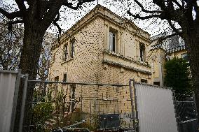 Demolition Of The Pavillon Des Sources Suspended - Paris