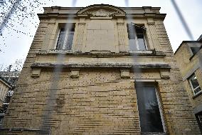 Demolition Of The Pavillon Des Sources Suspended - Paris