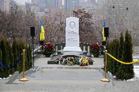 Memorial to 1st President of Ukraine opened at Baikove Cemetery