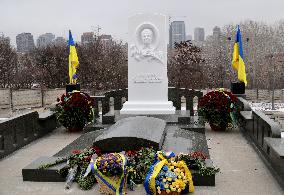 Memorial to 1st President of Ukraine opened at Baikove Cemetery