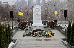 Memorial to 1st President of Ukraine opened at Baikove Cemetery