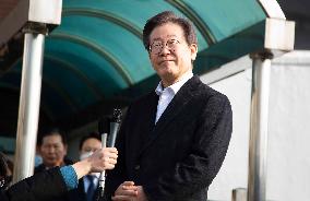 SOUTH KOREA-SEOUL-LEE JAE-MYUNG-DISCHARGED FROM HOSPITAL