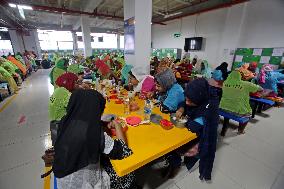 Worker Having Food In A Garments Factory - Dhaka