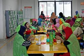 Worker Having Food In A Garments Factory - Dhaka