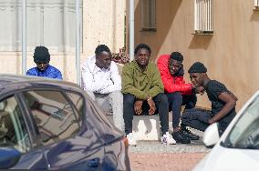 260 migrants from Canary Islands transferred to Torrox - Spain