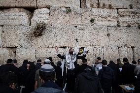 MIDEAST-JERUSALEM-HOSTAGE-PRAYER