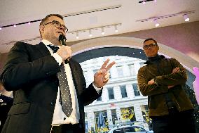NCP presidential candidate Alexander Stubb campaigns