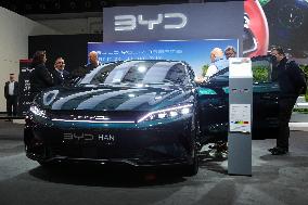 Xinhua Headlines: China's auto exports hit record high in 2023 amid increased global recognition