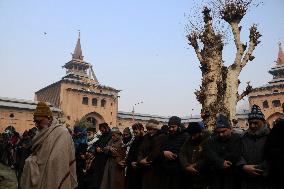 Muslims Hold Special Prayers Alleviate Dry Winter Spell - India