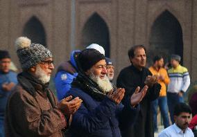Kashmiri Muslims Hold Special Prayers Alleviate Dry Winter Spell
