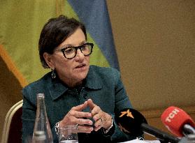 Penny Pritzker conducts press briefing in Kyiv
